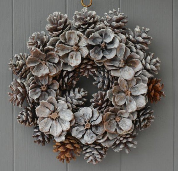20 Beautiful DIY Pinecone Craft Projects For Christmas Decoration