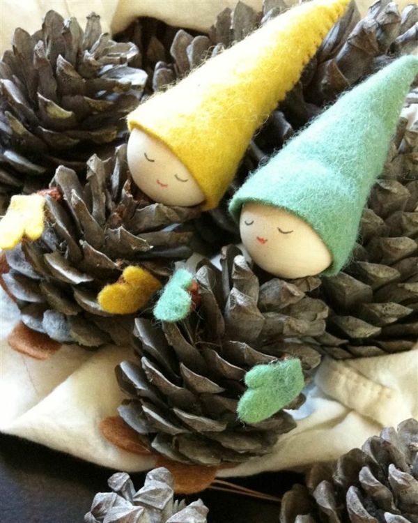 Pinecone Gnomes-20 Beautiful DIY Pinecone Craft Projects For Christmas Decoration