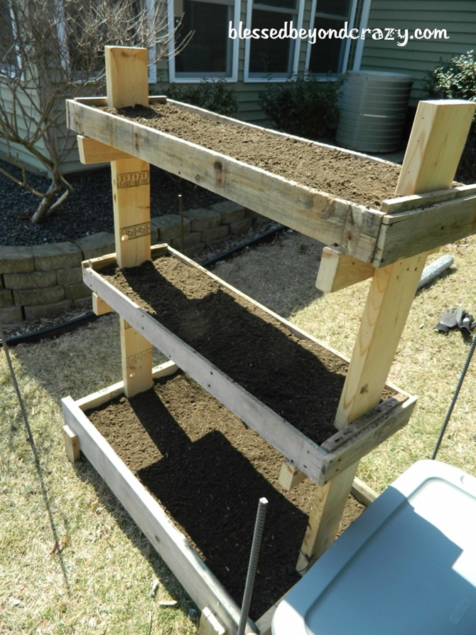 DIY Gardening Box-Pallet Gardening Ideas-DIYHowto Create A Pallet Garden