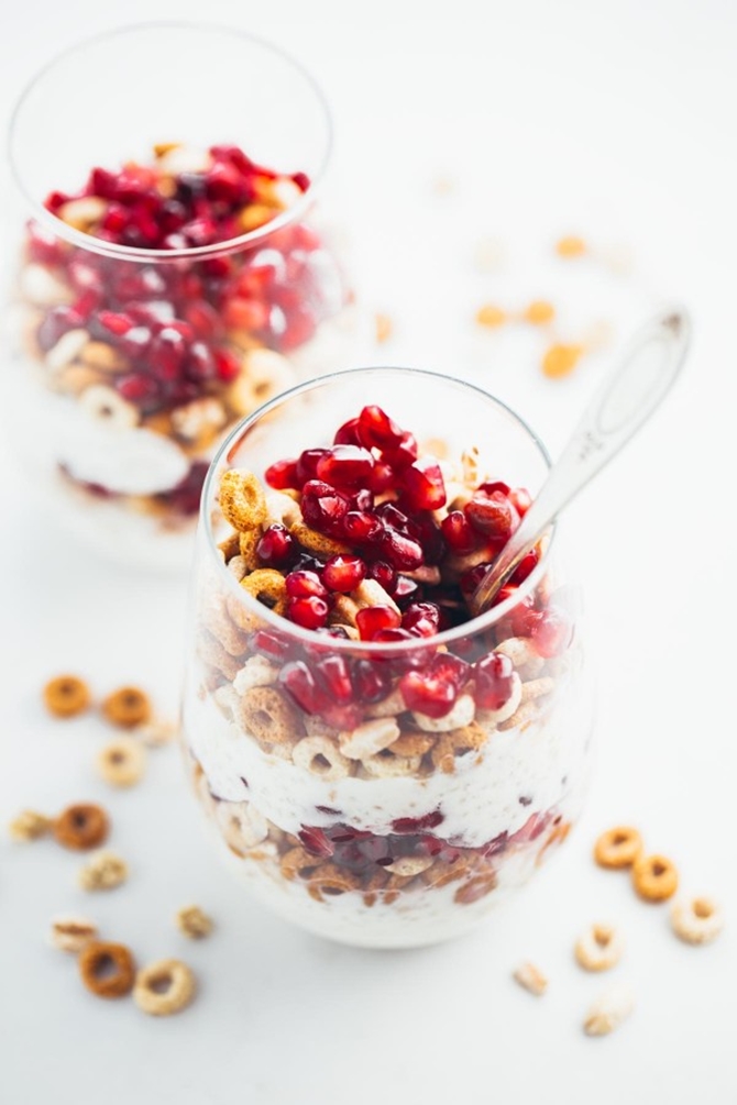 20 Easy Breakfast Mug Recipes For Lazy Morning- 5-minute honey yogurt quinoa parfait