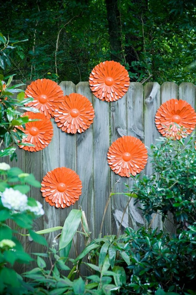 DIY Metal Flower Garden Fence Decor-20 Fence Decoration Makeover DIY Ideas 