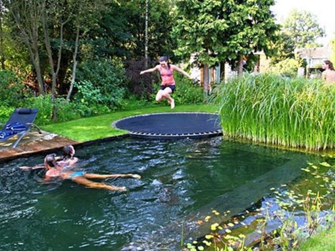 DIY Trampoline Pool Springs-8 Top Trampoline Hacks