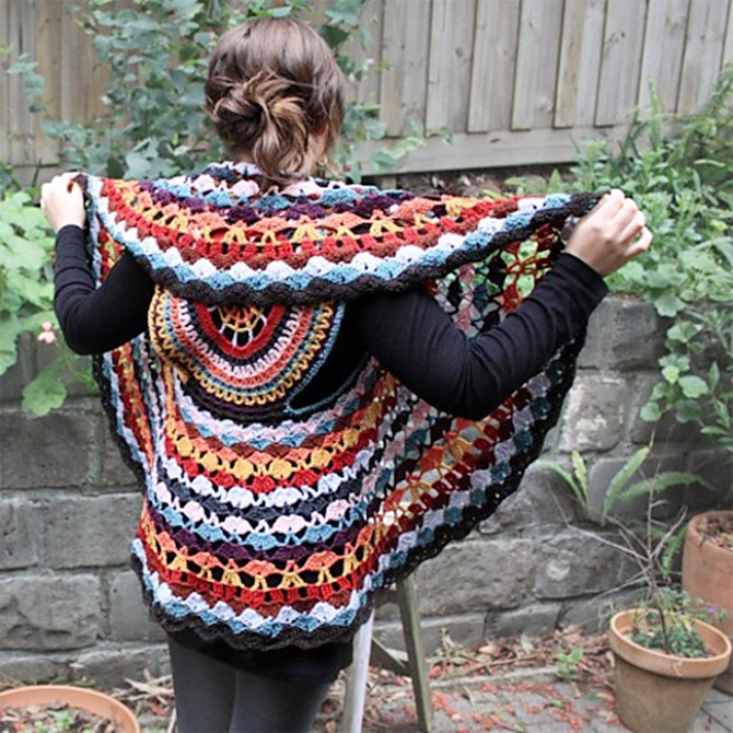 DIY Crochet Dreamcatcher Circle Vest Top Free Pattern-Crochet Circular Vest Sweater Jacket Pattern