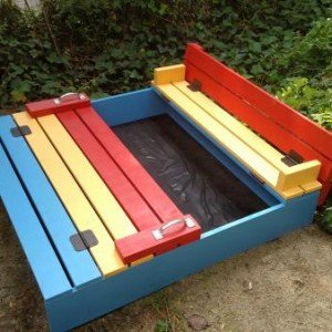 DIY Sandbox with Bench Cover-DIY Sandbox Projects (Video)