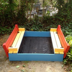 DIY Sandbox with Bench Cover-DIY Sandbox Projects (Video)