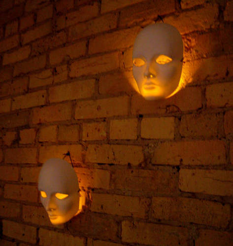 DIY Halloween Glowing Mask Wall Light Tutorial - DIY Halloween Light Projects Instructions