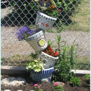 DIY Mosaic Tipsy #Vertical Pot Planter DIY Projects & Instructions #Gardening